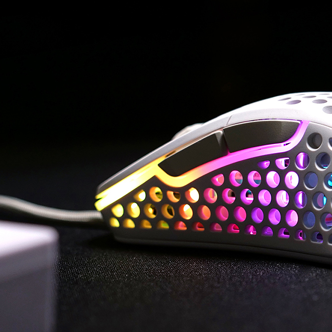 Herní myš Xtrfy M4 RGB, 16 000 dpi, růžováá