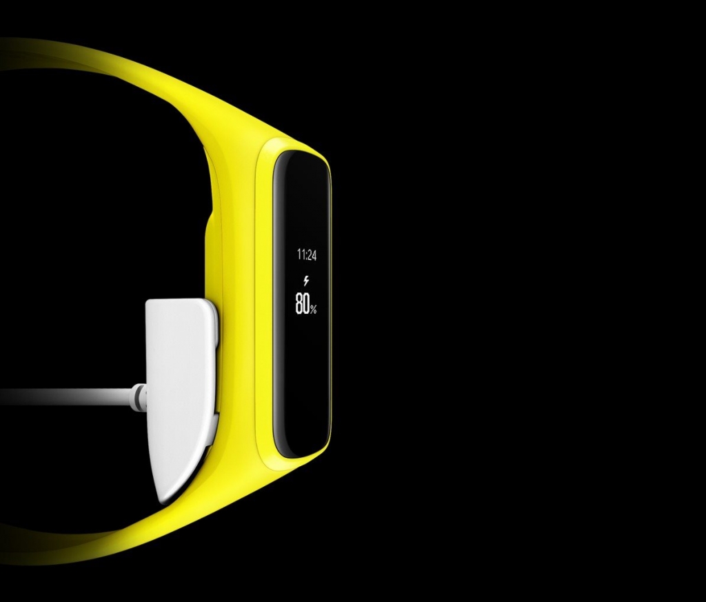 Inteligentný náramok Samsung Galaxy FIt e v žltej farbe