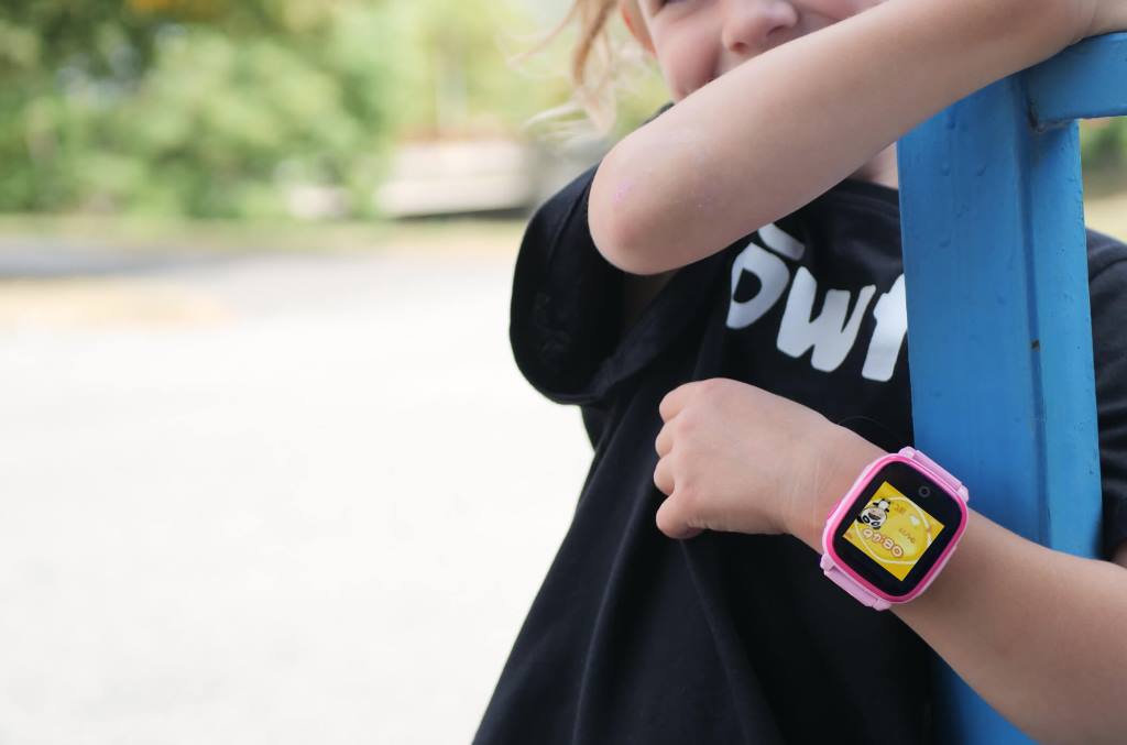 Dětské chytré hodinky Carneo GuardKid+ 4G Platinum
