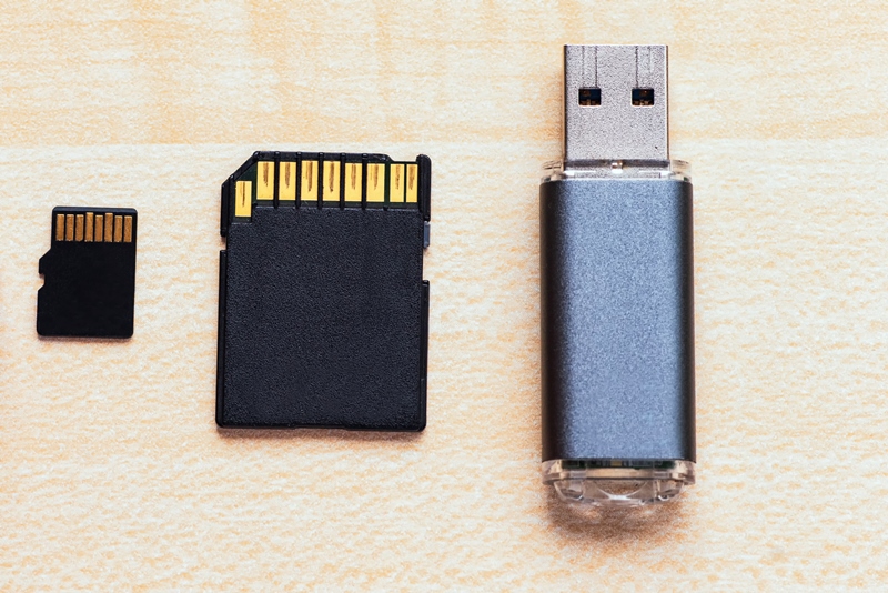 USB port a slot na karty