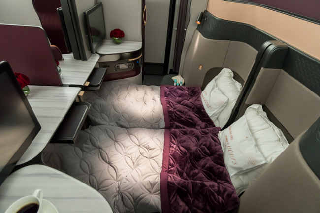 Stylové manželské postele Quatar Airlines