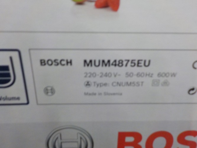 Bosch MUM 4875 OBAL POŠKOZEN